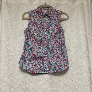 Floral sleeveless cotton button down